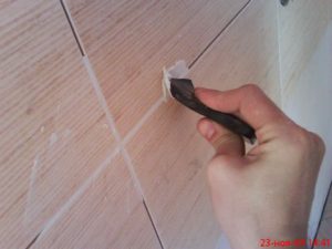 Как затирать швы на плитке